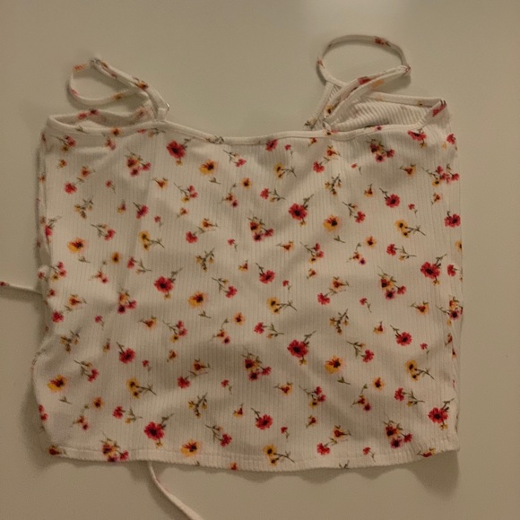 Floral cropped tank with ruched drawstring front - Picture 2 of 2